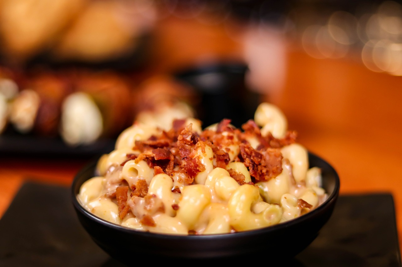 Macaroni and Cheese food dish in a bowl